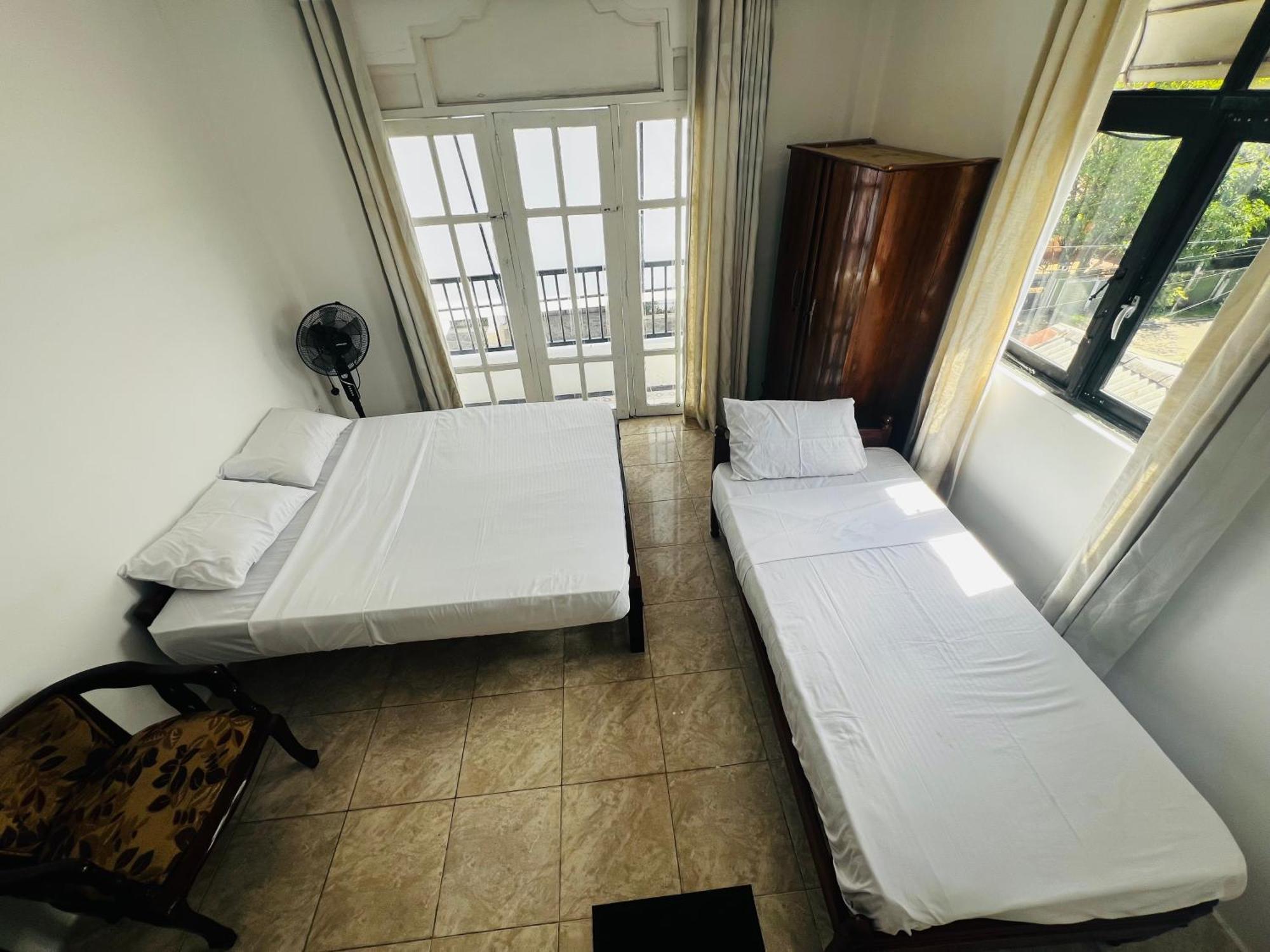 Ramlyn Guesthouse & Restaurant Negombo Buitenkant foto