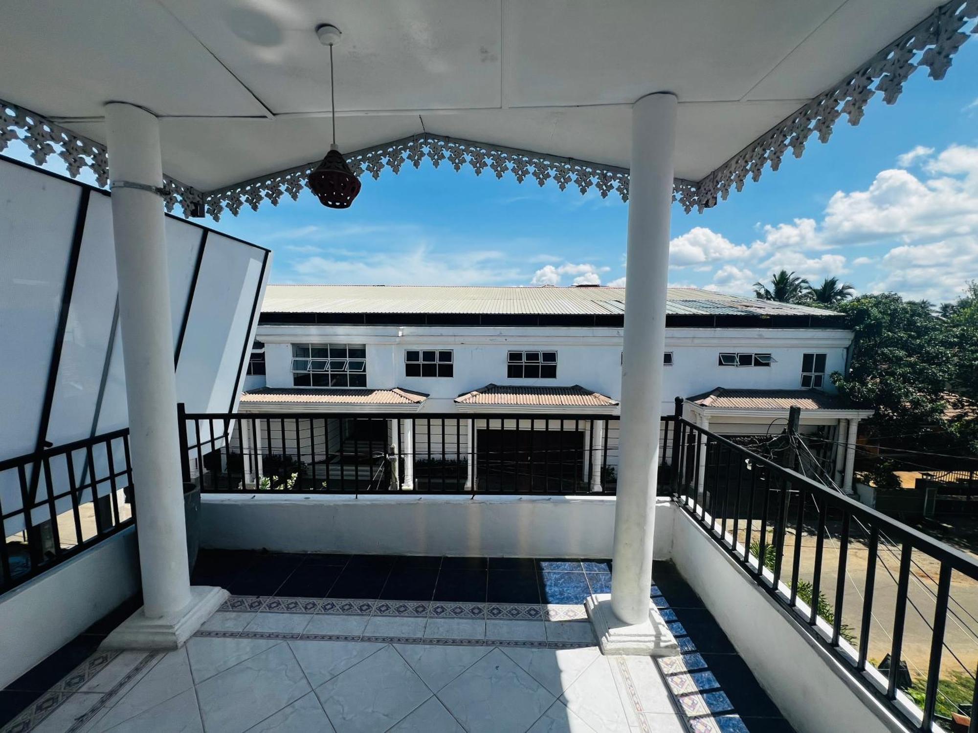 Ramlyn Guesthouse & Restaurant Negombo Buitenkant foto